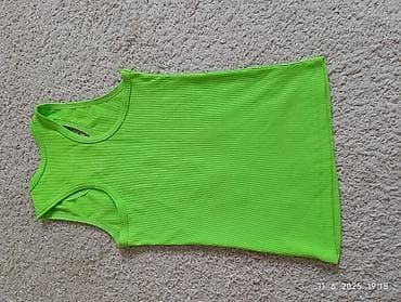 Neon roze i zelena majica,XS,S! Obe za 500 na lalafo.rs — 2 Neon roze i zelena majica,XS,S! Obe za 500 — 2