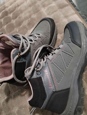 Br 36,vodootporne
Nosene kratko, bez ostecenja at lalafo.rs — 3 Br 36,vodootporne
Nosene kratko, bez ostecenja — 3