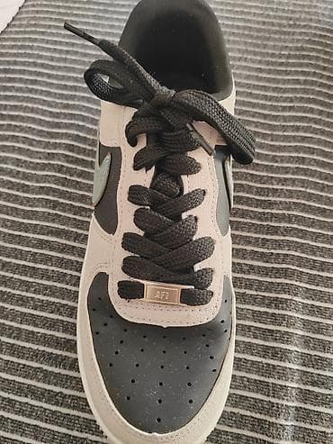 Nike Air Force 1 patike, kombinacija crne, bež i zelene boje. Detalji na lalafo.rs — 9 Nike Air Force 1 patike, kombinacija crne, bež i zelene boje. Detalji — 9