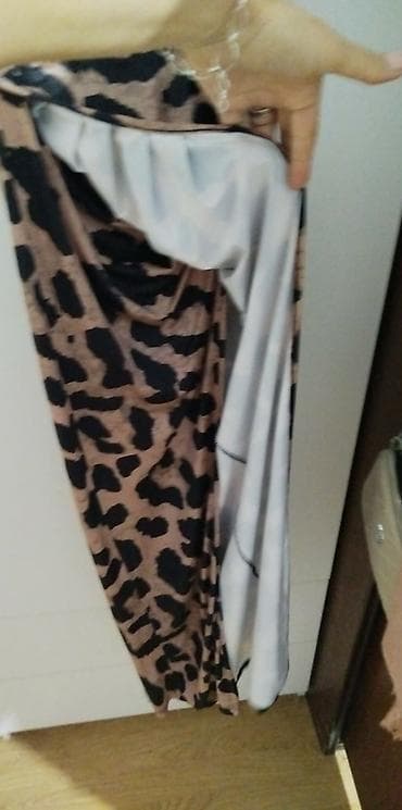 Haljina sa leopard printom, duga, mekog i rastegljivog materijala. - na lalafo.rs — 2 Haljina sa leopard printom, duga, mekog i rastegljivog materijala. - — 2