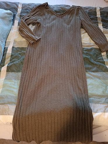 Pleteni ženski džemper-haljina - Model: duga, pripijena silueta - na lalafo.rs Pleteni ženski džemper-haljina - Model: duga, pripijena silueta -