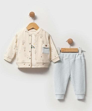 Bebi komplet – jaknica i pantalone - Trodijelni vafl (waffle) pletivo na lalafo.rs Bebi komplet – jaknica i pantalone - Trodijelni vafl (waffle) pletivo