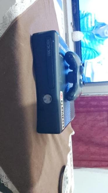 Xbox 360 konzola sa jednim bežičnim kontrolerom. ČIPOVAN. sa više od na lalafo.rs — 2 Xbox 360 konzola sa jednim bežičnim kontrolerom. ČIPOVAN. sa više od — 2