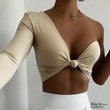 Asimetrični ženski crop top sa čvorom - Dizajn: asimetrično rame – na lalafo.rs — 4 Asimetrični ženski crop top sa čvorom - Dizajn: asimetrično rame – — 4