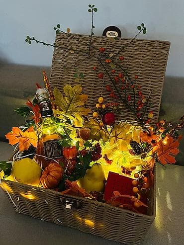 Poklon korpa – jesenja tematska dekoracija sa pićem - Pletena košara na lalafo.rs — 7 Poklon korpa – jesenja tematska dekoracija sa pićem - Pletena košara — 7