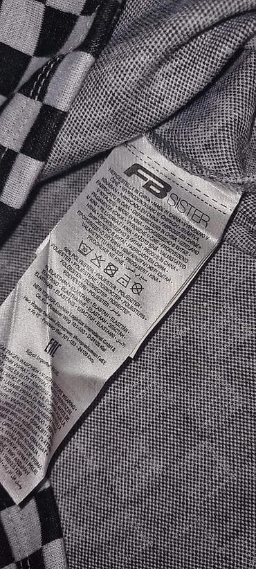 kom sa etiketom: FB Sister New Yorker vel.M nova bez etikete at lalafo.rs — 4 kom sa etiketom: FB Sister New Yorker vel.M nova bez etikete — 4