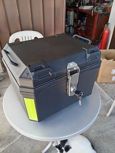 Motociklistički aluminijumski top case (gornji kofer) sa bravom at lalafo.rs Motociklistički aluminijumski top case (gornji kofer) sa bravom
