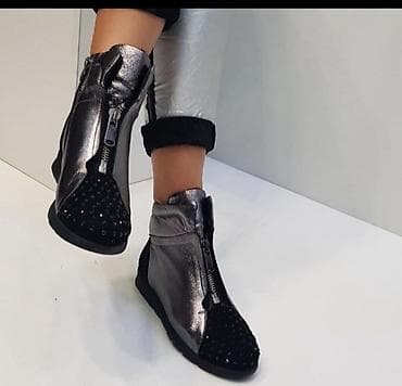 Unikatne kožne
Br 38
Jako malo nošene na lalafo.rs — 5 Unikatne kožne
Br 38
Jako malo nošene — 5