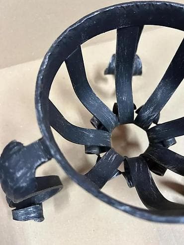 kom sa etiketom: Kovane gvozdene postolje/korpa za cveće - Materijal: kovan gvožđe at lalafo.rs — 2 kom sa etiketom: Kovane gvozdene postolje/korpa za cveće - Materijal: kovan gvožđe — 2