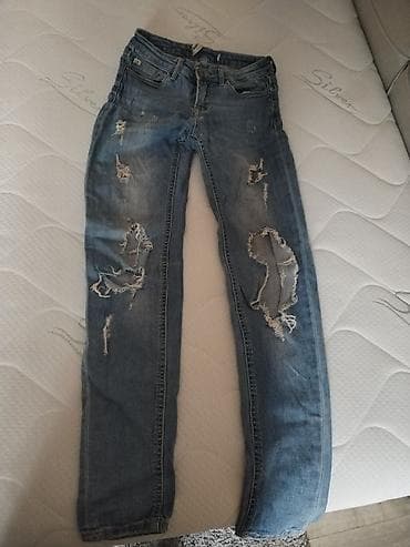 dve suknje po: Dve ženske farmerke – različiti modeli i bendovi. 1) Sinsay skinny at lalafo.rs — 8 dve suknje po: Dve ženske farmerke – različiti modeli i bendovi. 1) Sinsay skinny — 8