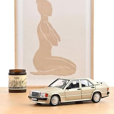 Figurines & Models: ⚪ Mercedes-Benz 190 E 2.3-16 — 1984 — Smoke Argent Métallisé — 1:18 — at lalafo.rs — 1 Figurines & Models: ⚪ Mercedes-Benz 190 E 2.3-16 — 1984 — Smoke Argent Métallisé — 1:18 — — 1
