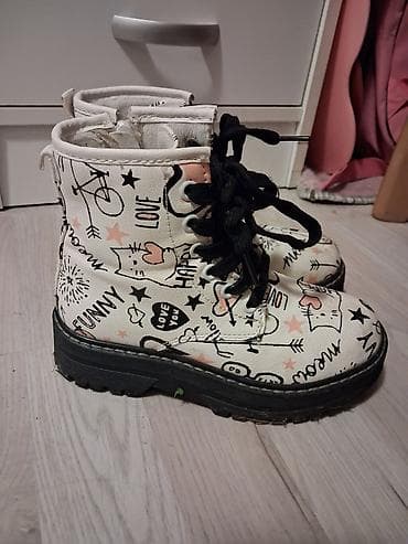 Dečje čizme sa pertlama i bočnim rajsferšlusom - Model: gležnjače sa na lalafo.rs — 1 Dečje čizme sa pertlama i bočnim rajsferšlusom - Model: gležnjače sa — 1