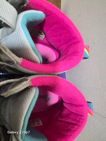 Skechers Heart Lights dečje patike/čizme sa svetlećim đonom. - Model na lalafo.rs — 2 Skechers Heart Lights dečje patike/čizme sa svetlećim đonom. - Model — 2