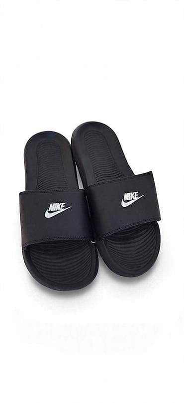 Nike crne papuče – model sa jednom širokom trakom. - Boja: crna sa na lalafo.rs Nike crne papuče – model sa jednom širokom trakom. - Boja: crna sa