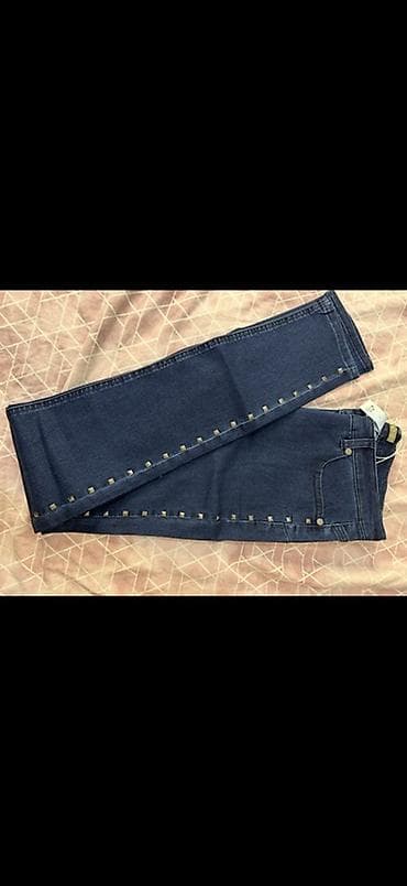 Ženske farmerke od tamno plavog denima sa ukrasnim nitnama duž spoljne na lalafo.rs — 3 Ženske farmerke od tamno plavog denima sa ukrasnim nitnama duž spoljne — 3