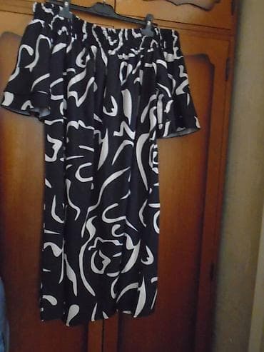 Veoma lepa haljina, nosi se i spuštena na ramenima, naznačena veličina na lalafo.rs Veoma lepa haljina, nosi se i spuštena na ramenima, naznačena veličina