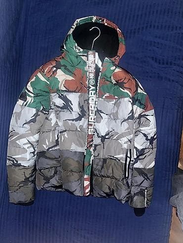 Superdry zimska jakna s kapuljačom – kamuflažni print - Brend na lalafo.rs — 1 Superdry zimska jakna s kapuljačom – kamuflažni print - Brend — 1
