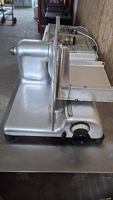 Clamps: Profesionalna mašina za sečenje – Bizerba (industrijski model) - at lalafo.rs — 2 Clamps: Profesionalna mašina za sečenje – Bizerba (industrijski model) - — 2