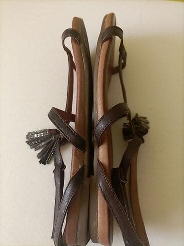 Braon sandale kožne,kožna meka tabanica,zatvaraju se na lalafo.rs — 8 Braon sandale kožne,kožna meka tabanica,zatvaraju se — 8