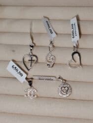 Srebrni privesci sa raznovrsnim motivima, emajlom i cirkonima Opis: - na lalafo.rs — 11 Srebrni privesci sa raznovrsnim motivima, emajlom i cirkonima Opis: - — 11