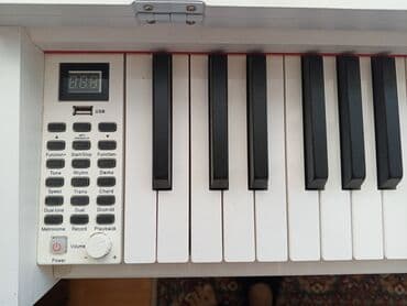 Guitars: Arius digitalni klavir STN-1300, bela boja, kućni model sa stalkom i at lalafo.rs — 1 Guitars: Arius digitalni klavir STN-1300, bela boja, kućni model sa stalkom i — 1