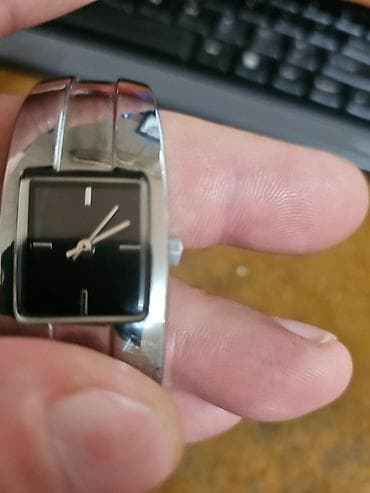 Pocket watches: Metalni ženski ručni sat – narukvica, kvadratno kućište Sat je potpuno at lalafo.rs — 7 Pocket watches: Metalni ženski ručni sat – narukvica, kvadratno kućište Sat je potpuno — 7