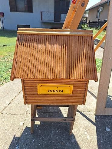 Drvena poštanska kutija za dvorište ili kapiju - Materijal: puno na lalafo.rs Drvena poštanska kutija za dvorište ili kapiju - Materijal: puno