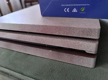 Sony Playstation 4 PRO - Poslednje generacije - CUH 7216 Konzola je u na lalafo.rs — 5 Sony Playstation 4 PRO - Poslednje generacije - CUH 7216 Konzola je u — 5