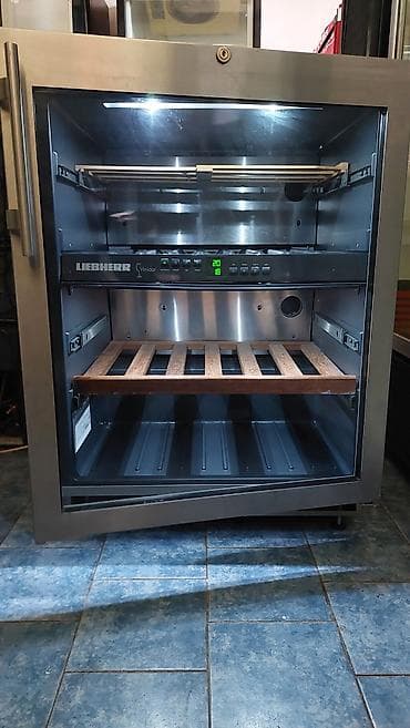 dve suknje po: Liebherr Vinidor – profesionalna vitrinska vinska vitrina - Model sa na lalafo.rs — 3 dve suknje po: Liebherr Vinidor – profesionalna vitrinska vinska vitrina - Model sa — 3