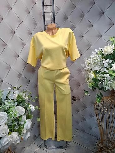 Dvodelni ženski komplet – majica i pantalone širokog kroja - Model na lalafo.rs Dvodelni ženski komplet – majica i pantalone širokog kroja - Model