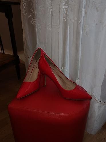 Elegantne ženske salonke – crvene, lakovane Nošene par puta - Klasičan na lalafo.rs — 1 Elegantne ženske salonke – crvene, lakovane Nošene par puta - Klasičan — 1