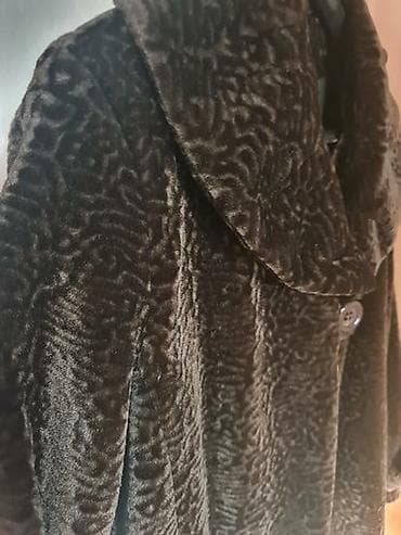 Kao nova. dva puta nosena. sisano krzno. vel. 44 at lalafo.rs — 2 Kao nova. dva puta nosena. sisano krzno. vel. 44 — 2