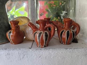 Set ručno rađenih minijaturnih keramičkih krčaga - Materijal na lalafo.rs — 4 Set ručno rađenih minijaturnih keramičkih krčaga - Materijal — 4