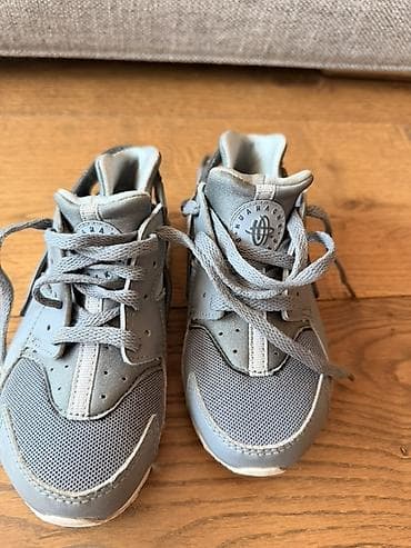 igrice za ps3: Dečije patike Nike Huarache – sivo/bele - Model: Nike Huarache (logo at lalafo.rs — 2 igrice za ps3: Dečije patike Nike Huarache – sivo/bele - Model: Nike Huarache (logo — 2