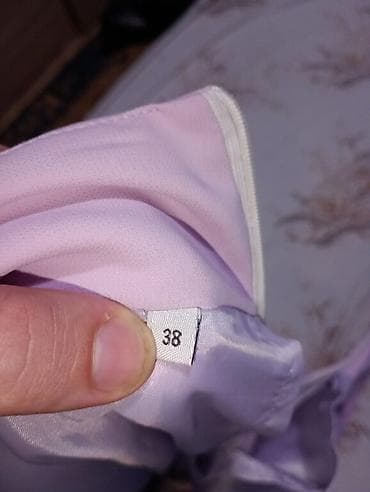 kom sa etiketom: Roze suknja sa volanima na donjem delu. Model sa visokim strukom i at lalafo.rs — 2 kom sa etiketom: Roze suknja sa volanima na donjem delu. Model sa visokim strukom i — 2