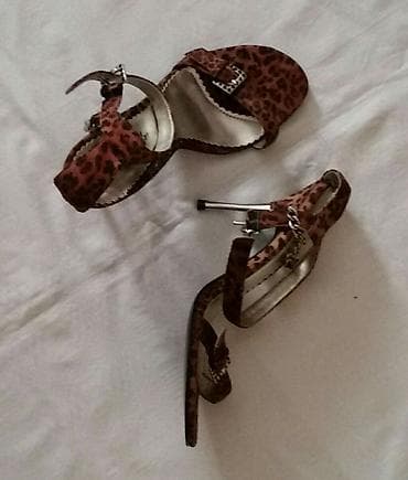 JENNIFER TAYLOR prelepe elegantne sandale uvek aktuelan model, br./39 na lalafo.rs — 2 JENNIFER TAYLOR prelepe elegantne sandale uvek aktuelan model, br./39 — 2