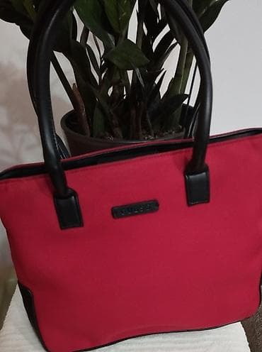 GUESS original torba u odličnom stanju Nema tragova nošenja na lalafo.rs — 4 GUESS original torba u odličnom stanju Nema tragova nošenja — 4