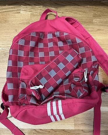 Ranac i pernica Adidas. Korišćeno je, ima tragove korišćenja at lalafo.rs Ranac i pernica Adidas. Korišćeno je, ima tragove korišćenja