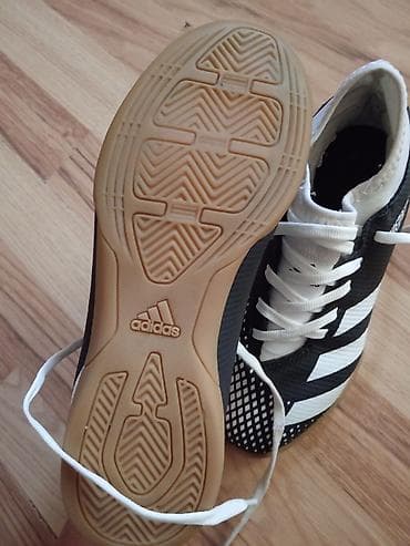 Adidas patike za fudbal, 38 br. Nosene 2,3 puta u sali. Bez ostecenja na lalafo.rs — 3 Adidas patike za fudbal, 38 br. Nosene 2,3 puta u sali. Bez ostecenja — 3