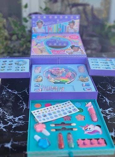 Dečiji kozmetičko-nakit set “Beauty Magic Box” – višespratna kutija sa na lalafo.rs — 3 Dečiji kozmetičko-nakit set “Beauty Magic Box” – višespratna kutija sa — 3