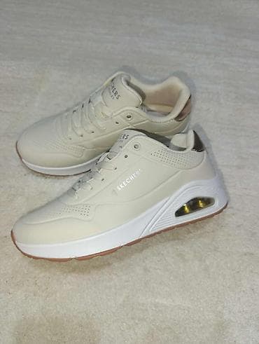 Bež Skechers
36-41
3900 din ik na lalafo.rs — 1 Bež Skechers
36-41
3900 din ik — 1