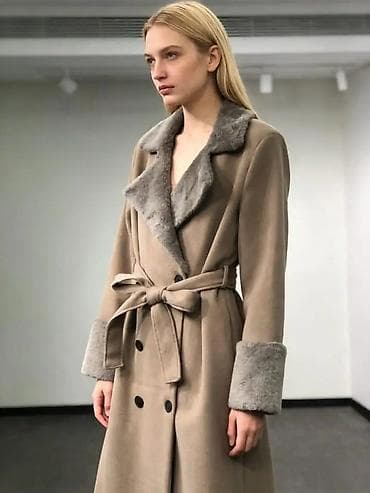 Ženski kaput sa krznenim detaljima - Model: dugi, dvoredni kaput sa na lalafo.rs Ženski kaput sa krznenim detaljima - Model: dugi, dvoredni kaput sa