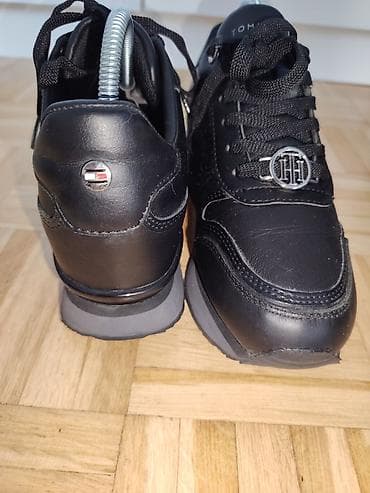 Tommy Hilfiger ženske patike – crne UG 24cm JEDNOM NOŠENE - Model na lalafo.rs — 5 Tommy Hilfiger ženske patike – crne UG 24cm JEDNOM NOŠENE - Model — 5