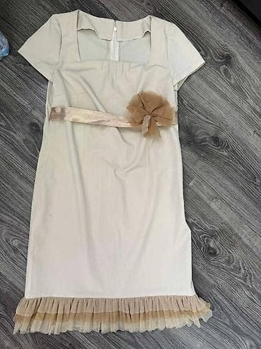 Svečana haljinica sa ukrasnom trakom i cvetom, ima elastina. Veličina na lalafo.rs Svečana haljinica sa ukrasnom trakom i cvetom, ima elastina. Veličina