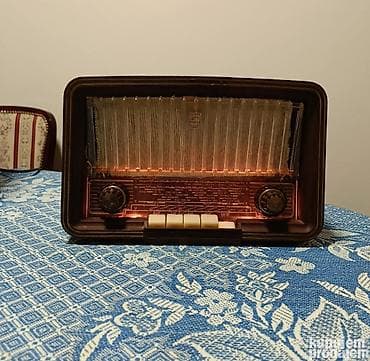 Antiques: Philips lampaski radio – vintage model sa bakelitnim kućištem - at lalafo.rs — 1 Antiques: Philips lampaski radio – vintage model sa bakelitnim kućištem - — 1