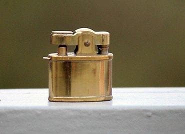 Vntg Gold tone Lighter Penguin Automatic Japan upaljač. Vintage Gold na lalafo.rs Vntg Gold tone Lighter Penguin Automatic Japan upaljač. Vintage Gold