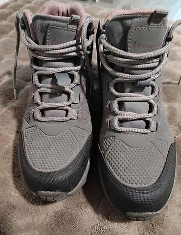 Br 36,vodootporne
Nosene kratko, bez ostecenja at lalafo.rs — 1 Br 36,vodootporne
Nosene kratko, bez ostecenja — 1