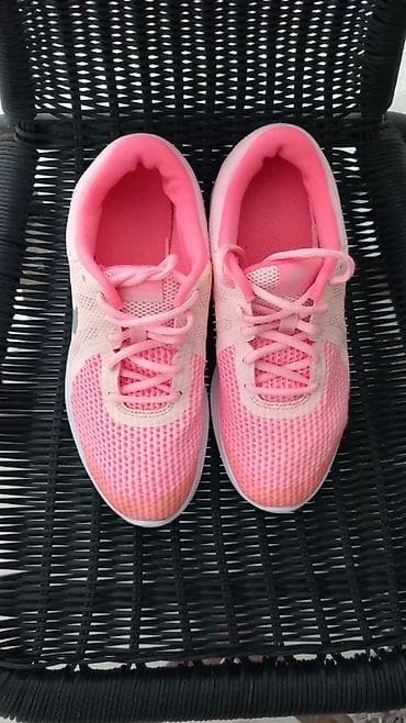 Nike Revolution 4 ženske patike - Model: Nike Revolution 4 (oznaka na na lalafo.rs — 5 Nike Revolution 4 ženske patike - Model: Nike Revolution 4 (oznaka na — 5