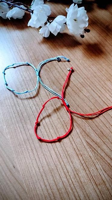 Set narukvica od konca – minimalističke vezane narukvice - Materijal na lalafo.rs Set narukvica od konca – minimalističke vezane narukvice - Materijal