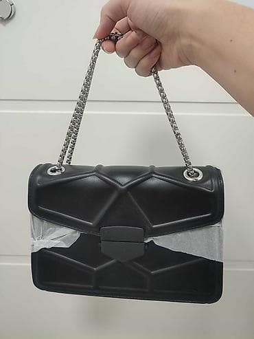 Elegantne ženske torbe – više modela Gs 1) Crna torba sa metalnim at lalafo.rs — 1 Elegantne ženske torbe – više modela Gs 1) Crna torba sa metalnim — 1